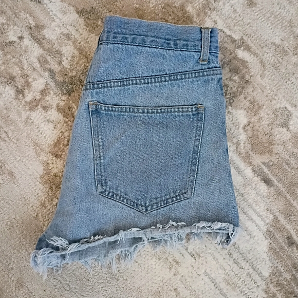 Love Tree Pants - Love Tree Medium Size Light Wash Distressed Denim Shorts